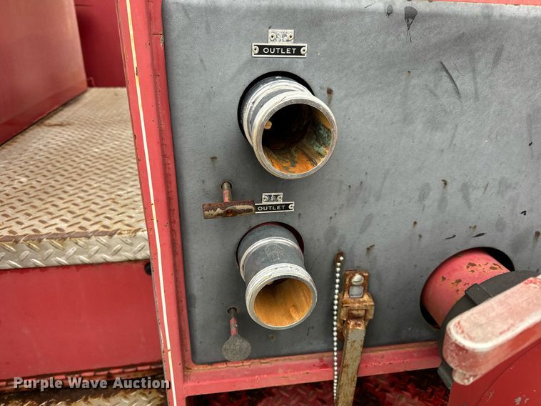 image for item DV1882 1972 Ford 700 pumper fire truck