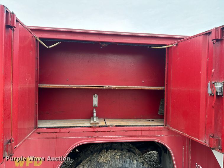 image for item DV1882 1972 Ford 700 pumper fire truck