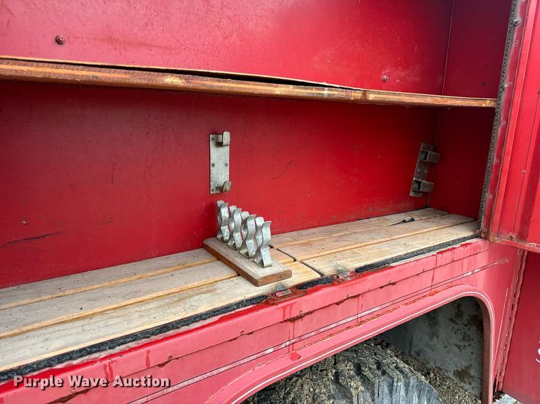 image for item DV1882 1972 Ford 700 pumper fire truck