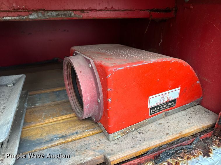 image for item DV1882 1972 Ford 700 pumper fire truck