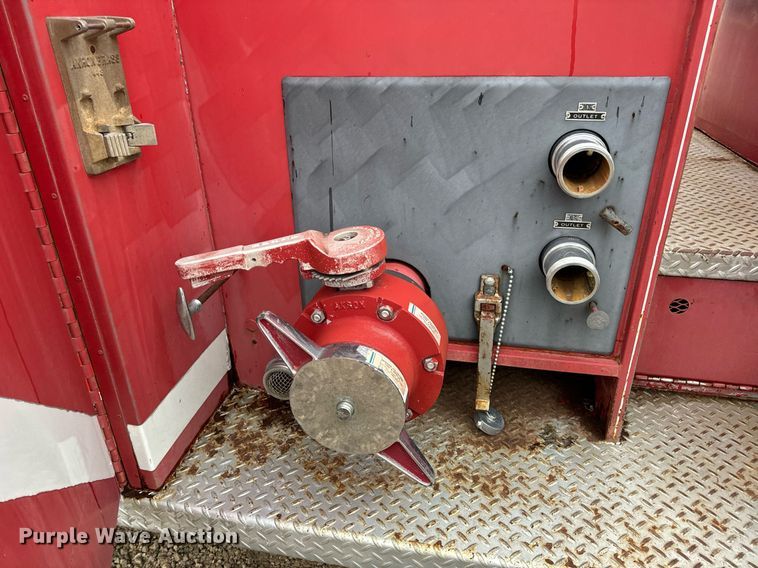 image for item DV1882 1972 Ford 700 pumper fire truck