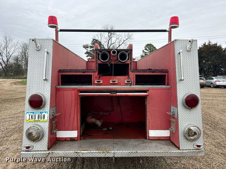 image for item DV1882 1972 Ford 700 pumper fire truck