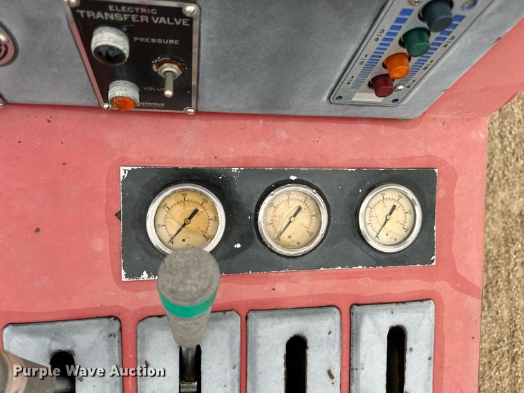 image for item DV1882 1972 Ford 700 pumper fire truck