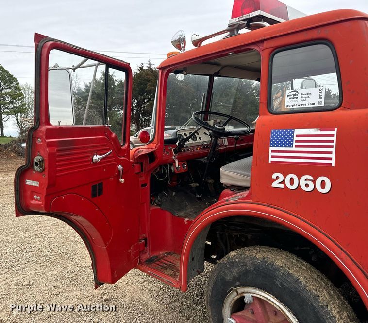 image for item DV1882 1972 Ford 700 pumper fire truck