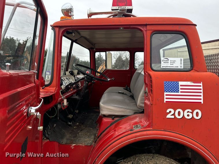 image for item DV1882 1972 Ford 700 pumper fire truck