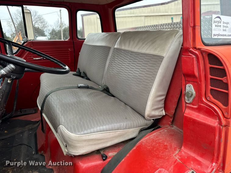 image for item DV1882 1972 Ford 700 pumper fire truck