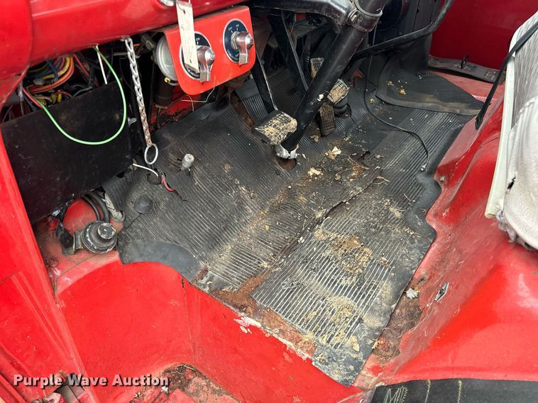 image for item DV1882 1972 Ford 700 pumper fire truck