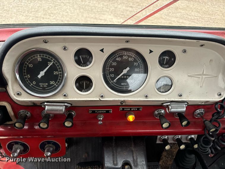 image for item DV1882 1972 Ford 700 pumper fire truck