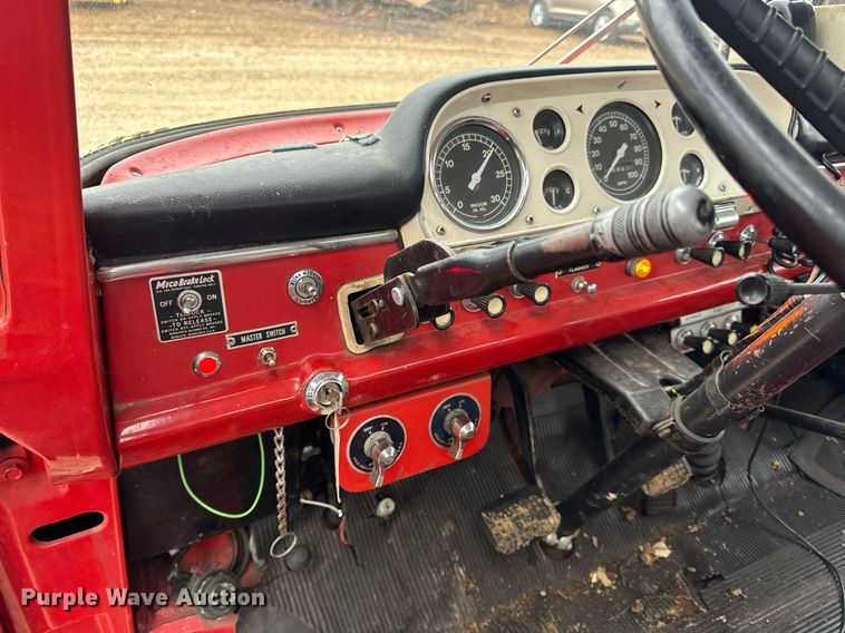 image for item DV1882 1972 Ford 700 pumper fire truck