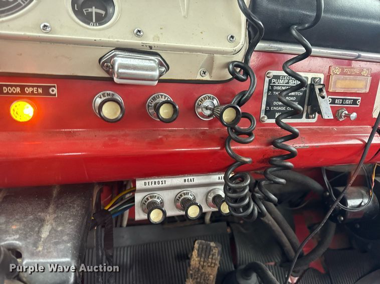 image for item DV1882 1972 Ford 700 pumper fire truck