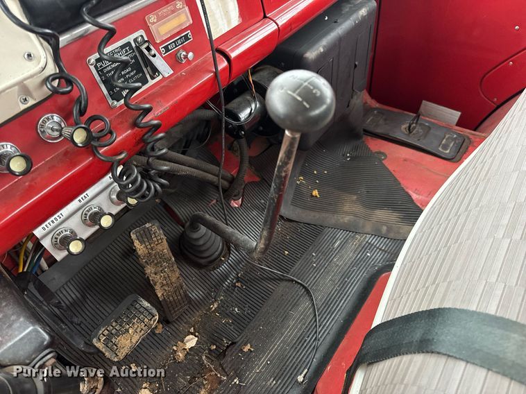 image for item DV1882 1972 Ford 700 pumper fire truck