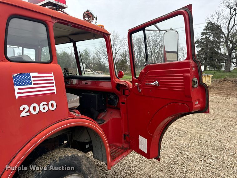 image for item DV1882 1972 Ford 700 pumper fire truck