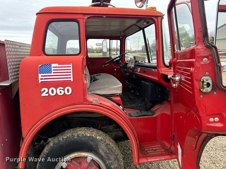 image for item DV1882 1972 Ford 700 pumper fire truck