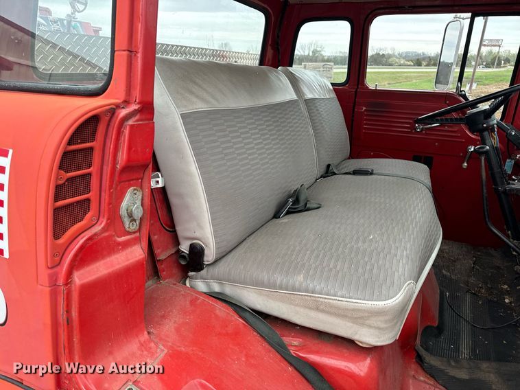 image for item DV1882 1972 Ford 700 pumper fire truck