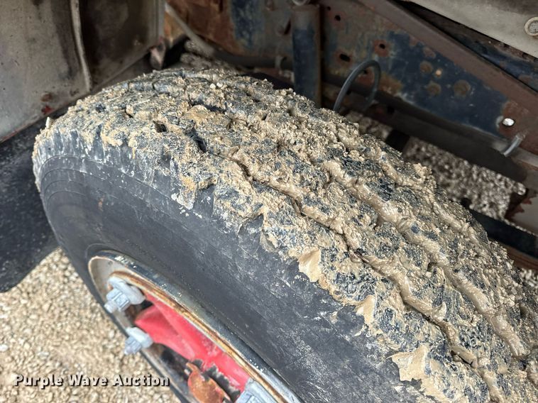 image for item DV1882 1972 Ford 700 pumper fire truck