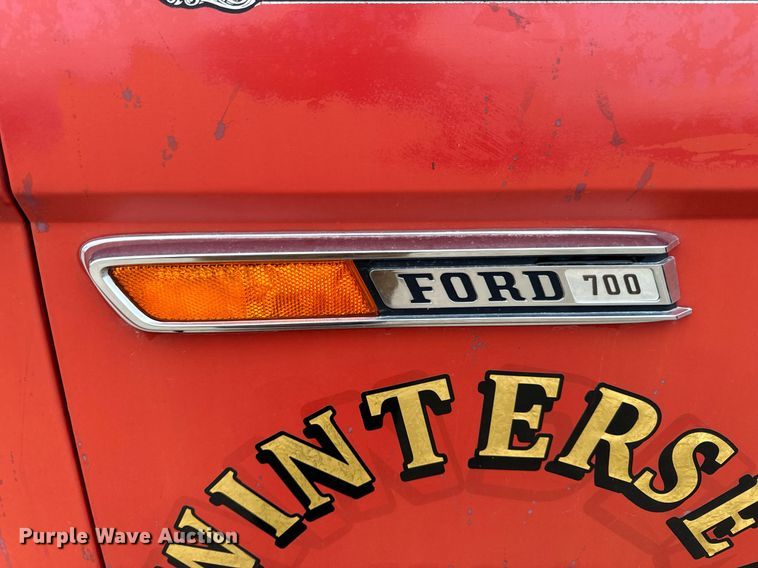 image for item DV1882 1972 Ford 700 pumper fire truck