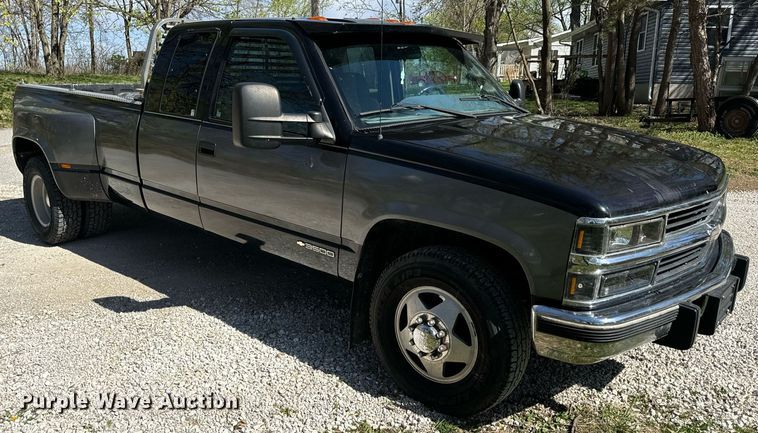 image for item DV1906 1995 Chevrolet C3500 Ext. Cab pickup truck