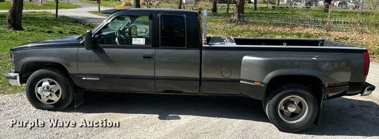 image for item DV1906 1995 Chevrolet C3500 Ext. Cab pickup truck