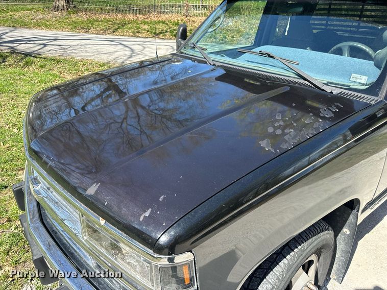 image for item DV1906 1995 Chevrolet C3500 Ext. Cab pickup truck