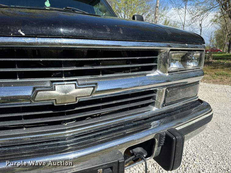 image for item DV1906 1995 Chevrolet C3500 Ext. Cab pickup truck