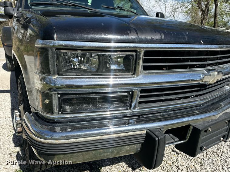 image for item DV1906 1995 Chevrolet C3500 Ext. Cab pickup truck