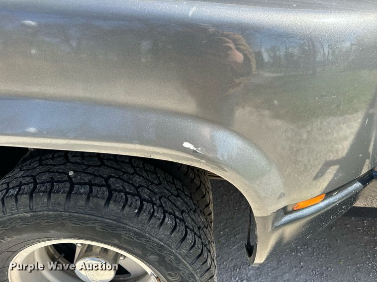 image for item DV1906 1995 Chevrolet C3500 Ext. Cab pickup truck