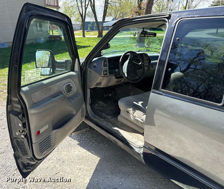 image for item DV1906 1995 Chevrolet C3500 Ext. Cab pickup truck