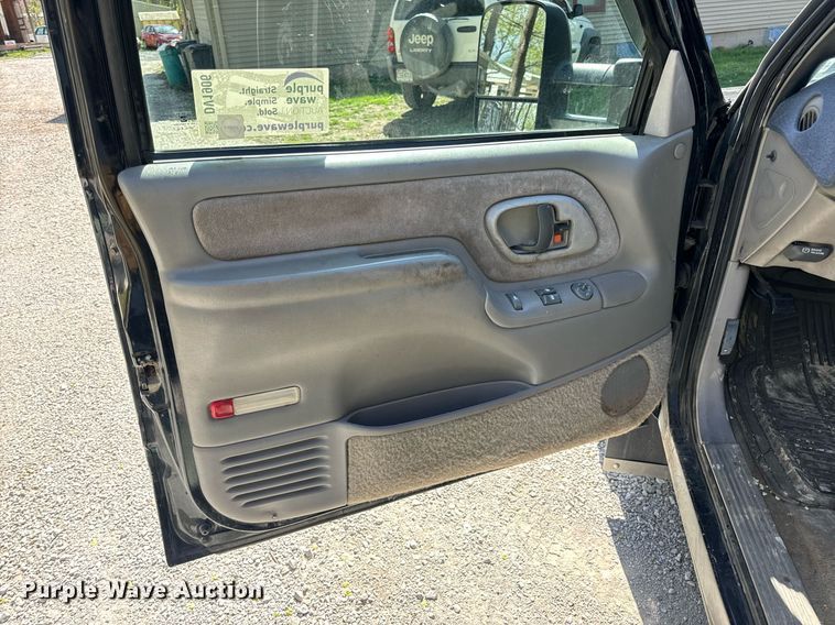 image for item DV1906 1995 Chevrolet C3500 Ext. Cab pickup truck