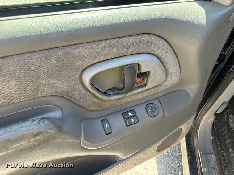 image for item DV1906 1995 Chevrolet C3500 Ext. Cab pickup truck