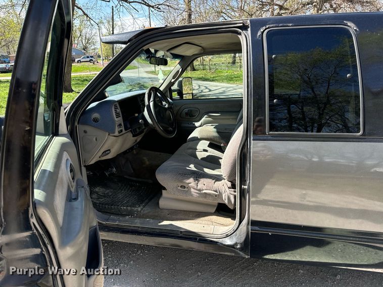 image for item DV1906 1995 Chevrolet C3500 Ext. Cab pickup truck