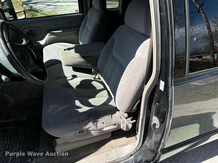 image for item DV1906 1995 Chevrolet C3500 Ext. Cab pickup truck