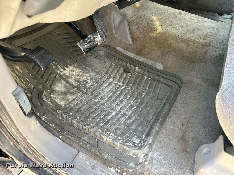 image for item DV1906 1995 Chevrolet C3500 Ext. Cab pickup truck