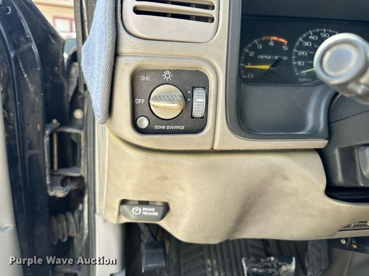 image for item DV1906 1995 Chevrolet C3500 Ext. Cab pickup truck