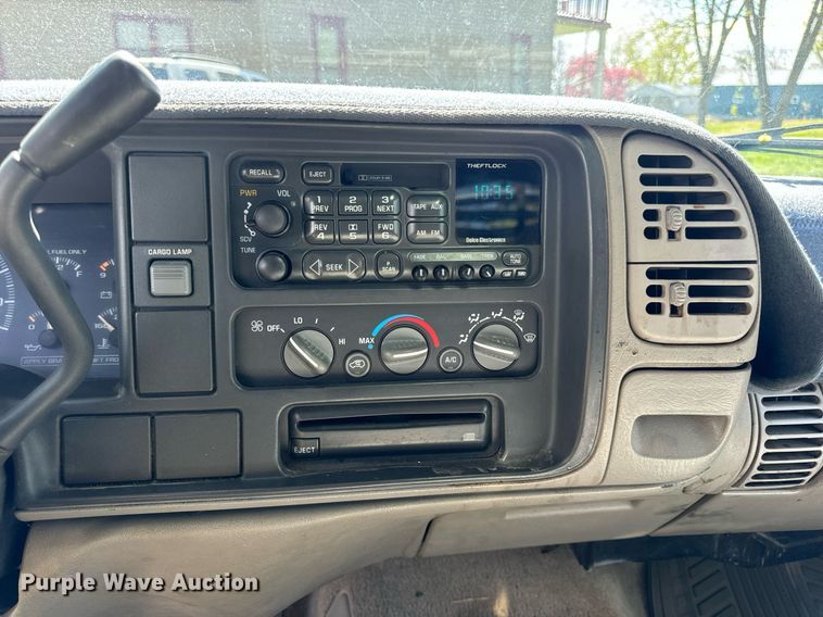 image for item DV1906 1995 Chevrolet C3500 Ext. Cab pickup truck