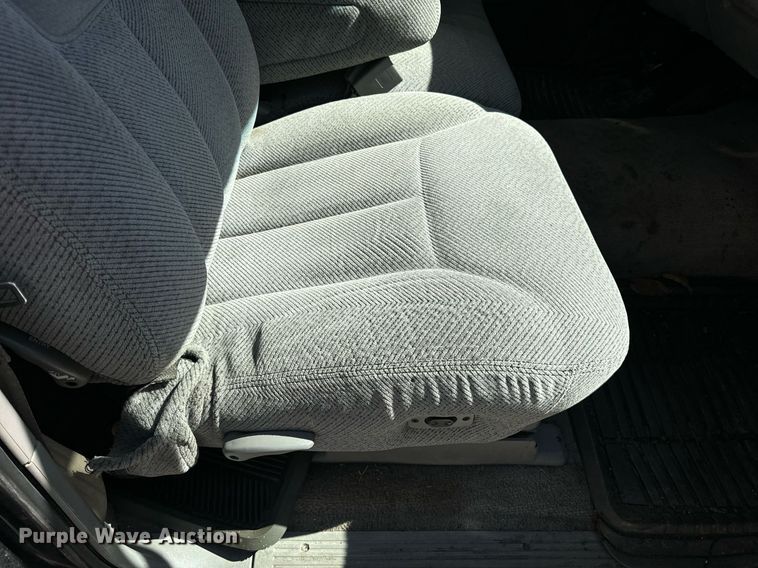 image for item DV1906 1995 Chevrolet C3500 Ext. Cab pickup truck