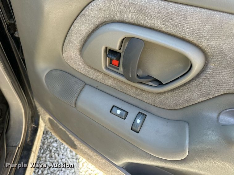 image for item DV1906 1995 Chevrolet C3500 Ext. Cab pickup truck