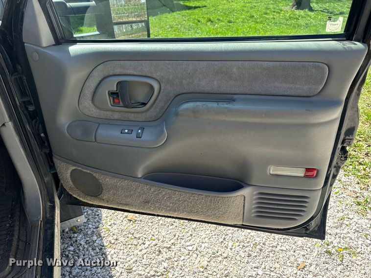 image for item DV1906 1995 Chevrolet C3500 Ext. Cab pickup truck