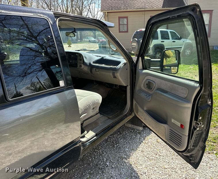 image for item DV1906 1995 Chevrolet C3500 Ext. Cab pickup truck