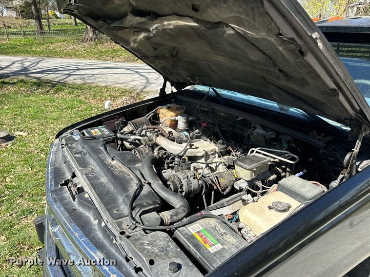 image for item DV1906 1995 Chevrolet C3500 Ext. Cab pickup truck