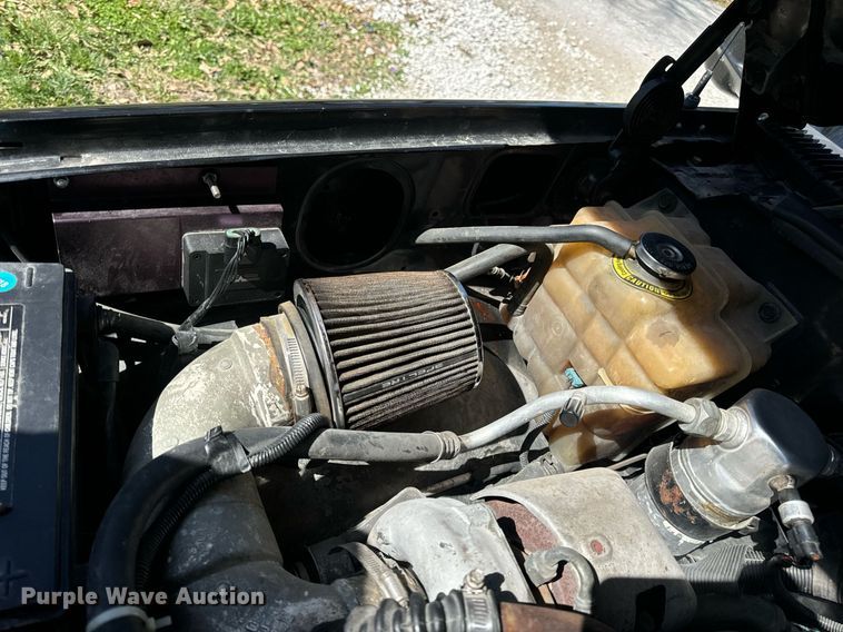 image for item DV1906 1995 Chevrolet C3500 Ext. Cab pickup truck