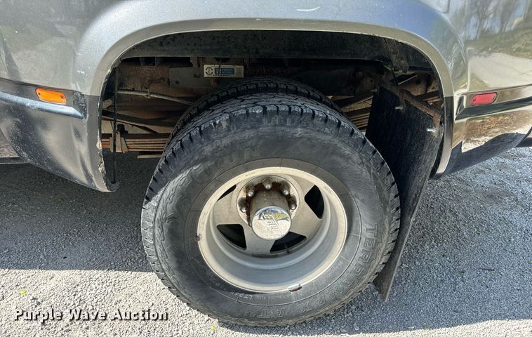 image for item DV1906 1995 Chevrolet C3500 Ext. Cab pickup truck