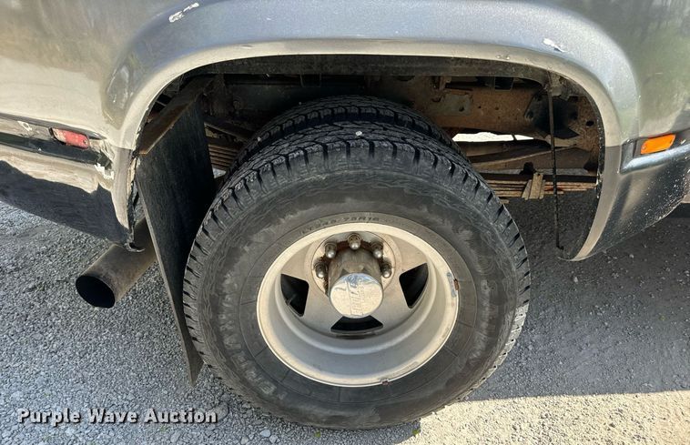 image for item DV1906 1995 Chevrolet C3500 Ext. Cab pickup truck