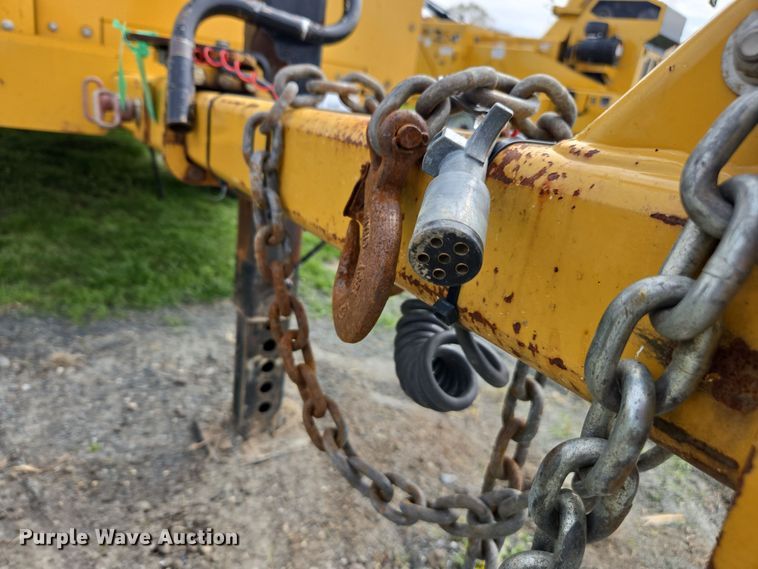 image for item DW1917 2019 Vermeer BC1800XL wood chipper