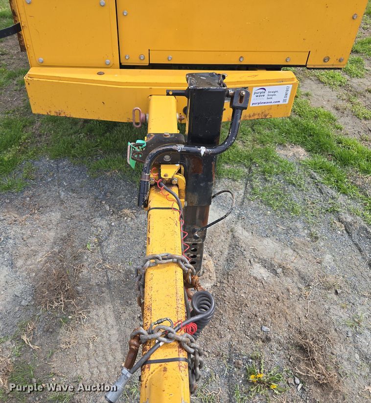 image for item DW1917 2019 Vermeer BC1800XL wood chipper