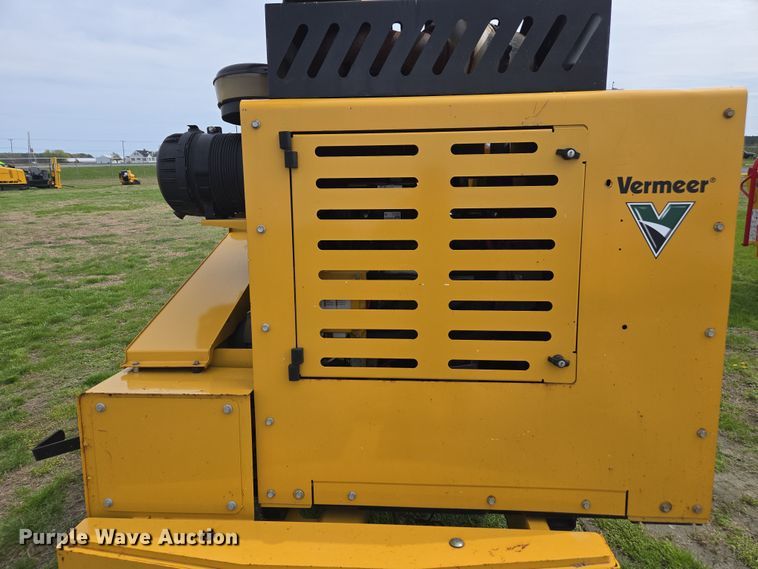 image for item DW1917 2019 Vermeer BC1800XL wood chipper