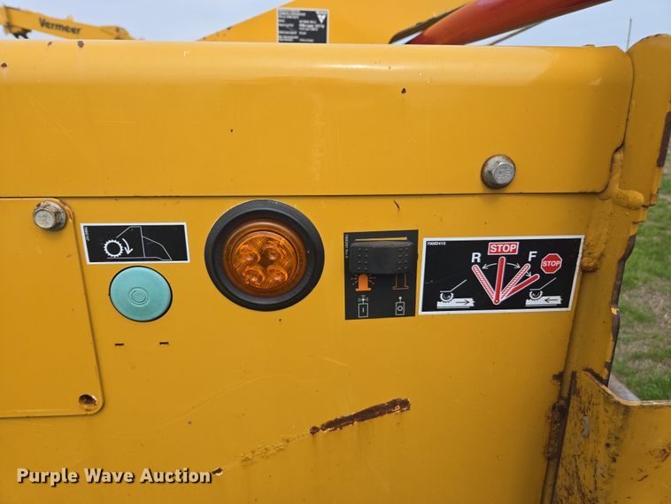 image for item DW1917 2019 Vermeer BC1800XL wood chipper