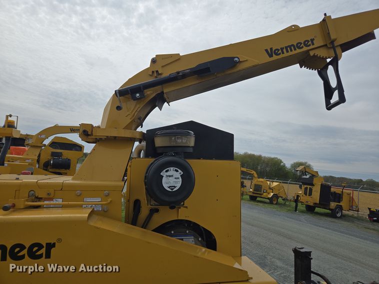 image for item DW1917 2019 Vermeer BC1800XL wood chipper