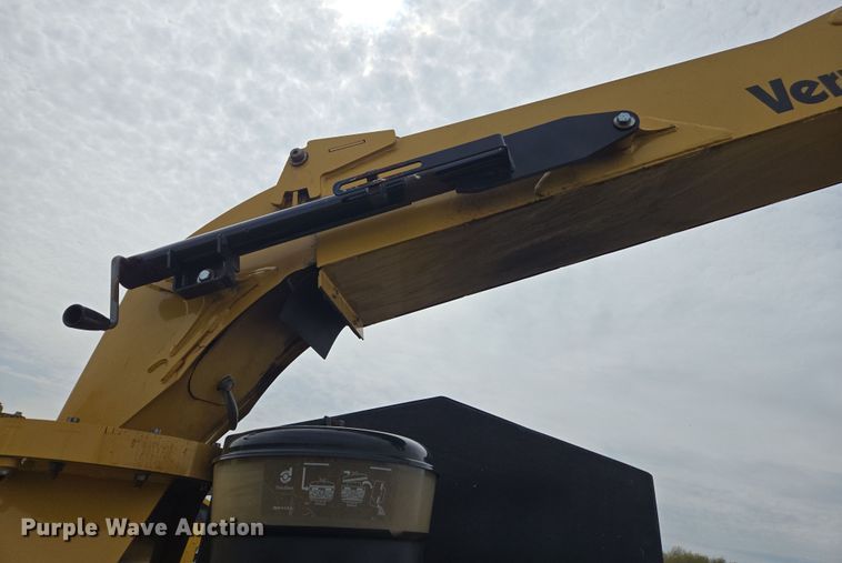 image for item DW1917 2019 Vermeer BC1800XL wood chipper