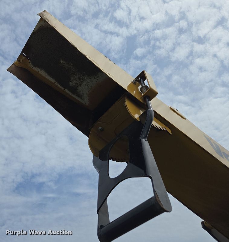 image for item DW1917 2019 Vermeer BC1800XL wood chipper