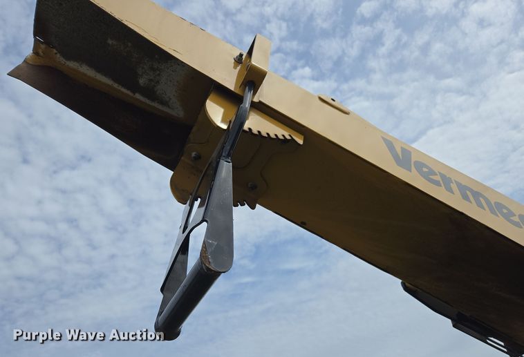 image for item DW1917 2019 Vermeer BC1800XL wood chipper